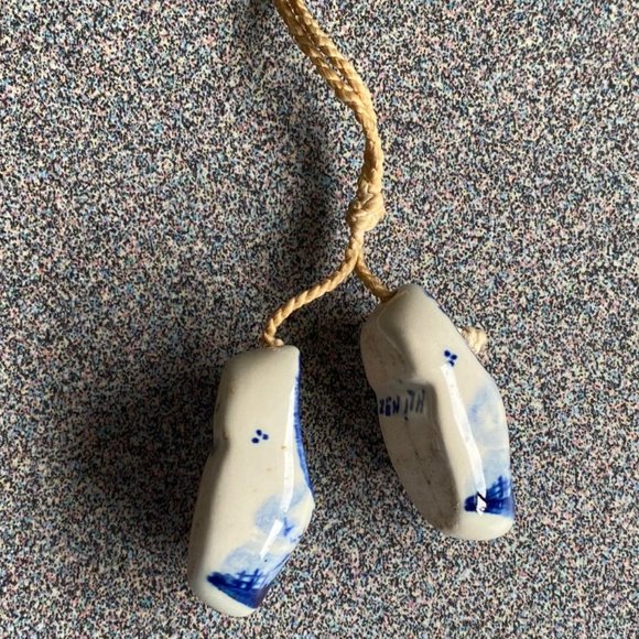 Vintage Miniature 1.25" Ceramic Dutch Clogs Delft Blue White Holland Win… - Picture 3 of 6